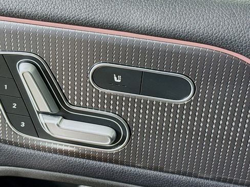 Used 2021 Mercedes-Benz GLB 250 image 21