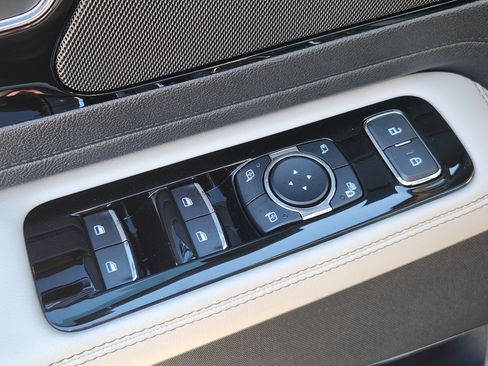 Used 2025 Lincoln Aviator Reserve w/ Illumination Package image 23