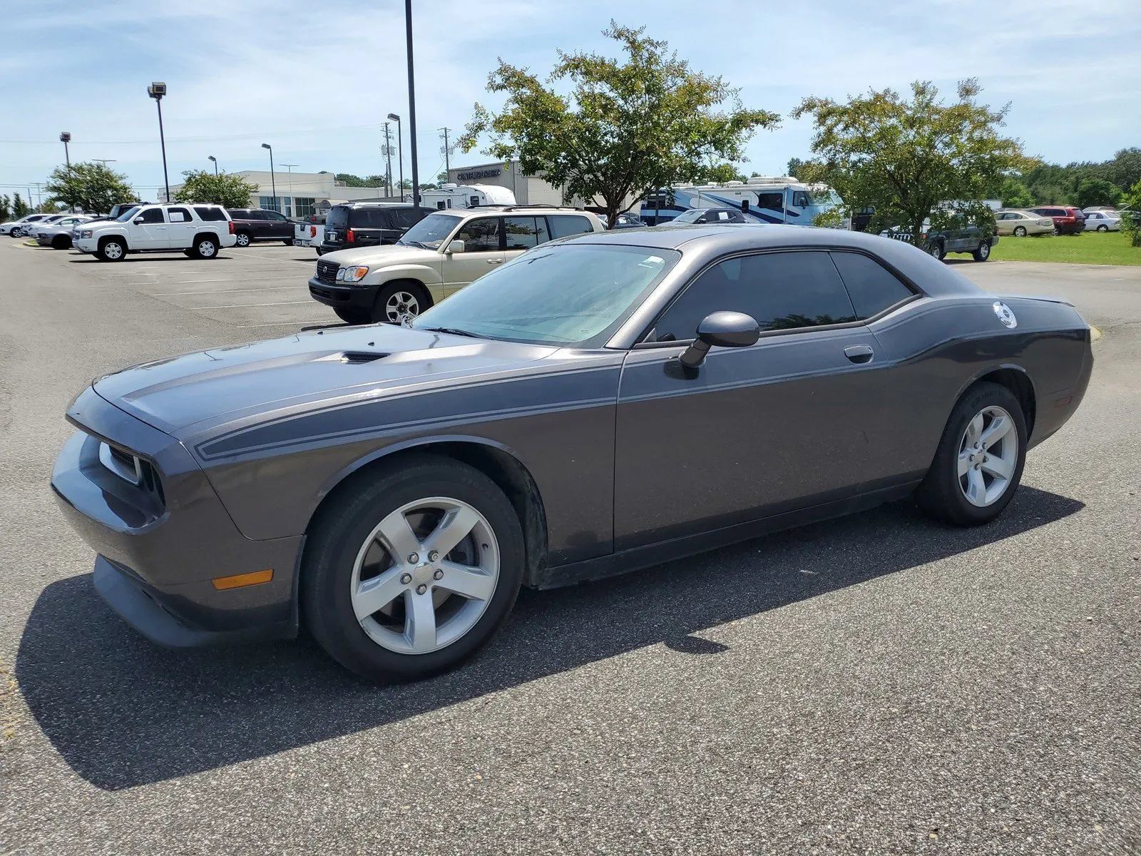 Used 2014 Dodge Challenger R/T RWD image 2
