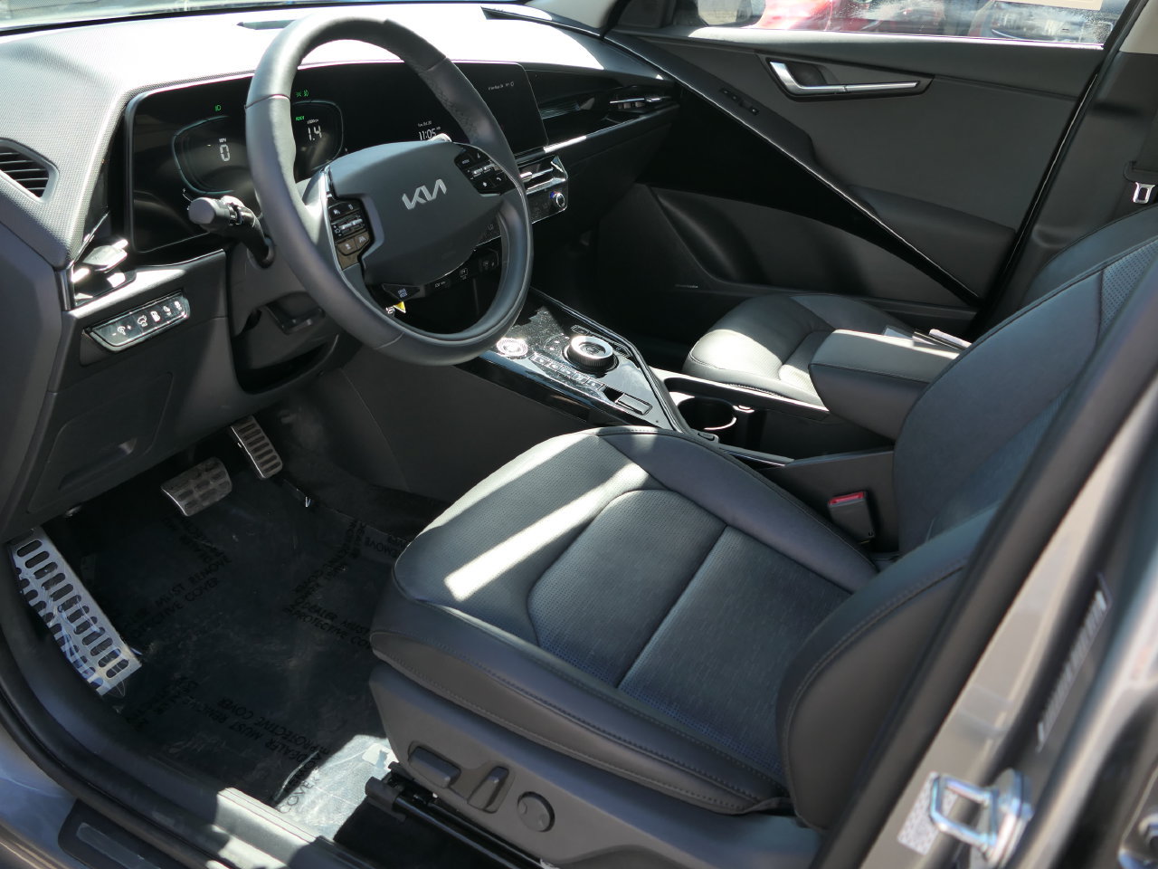 Certified 2024 Kia Niro SX Touring FWD image 12
