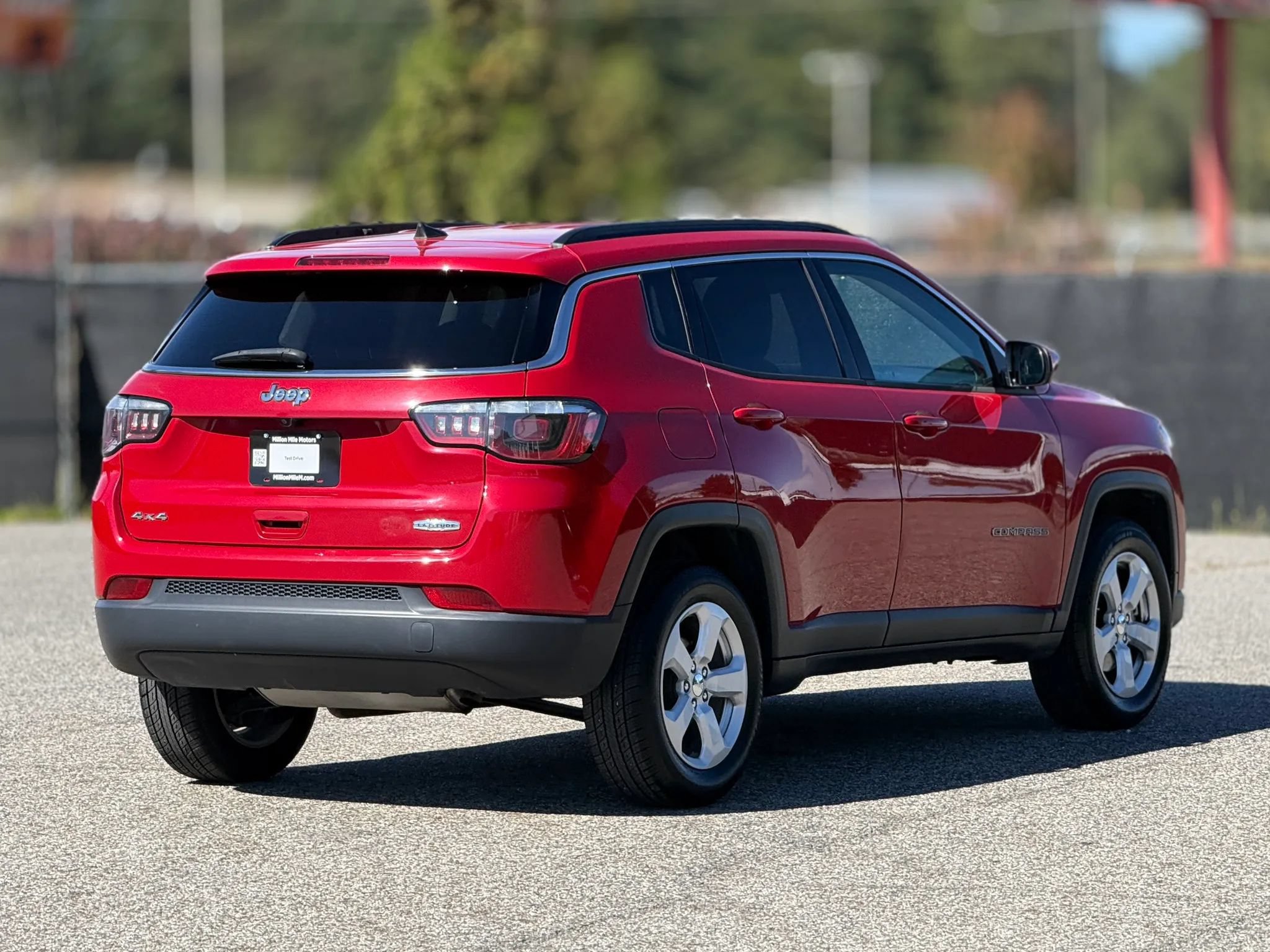 Used 2020 Jeep Compass Latitude w/ Cold Weather Group AWD/4WD image 9
