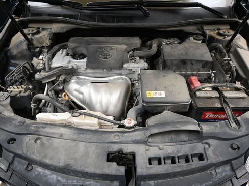 Used 2017 Toyota Camry SE w/ Moonroof Package image 9