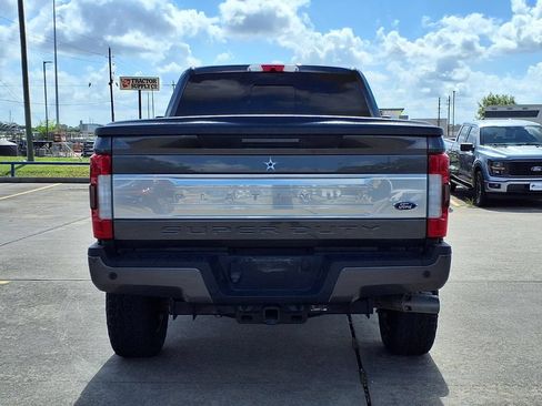 Used 2017 Ford F250 Platinum w/ Platinum Ultimate Package AWD/4WD image 5