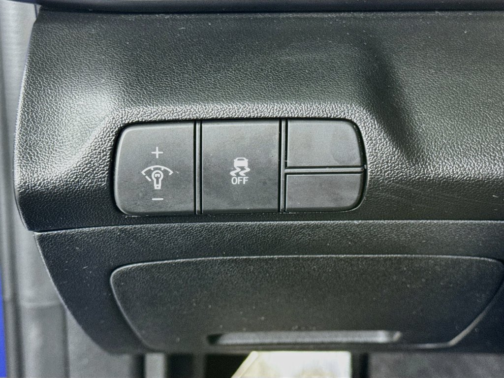 Used 2025 Hyundai Elantra Sport FWD image 10