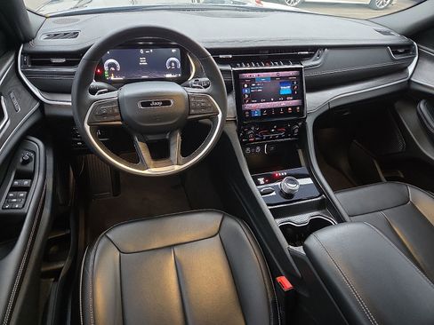 Used 2025 Jeep Grand Cherokee L Limited image 12