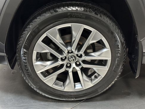 Used 2023 Toyota RAV4 XLE Premium image 18