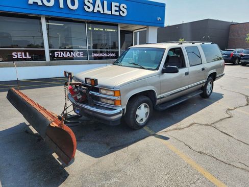 Used 1999 Chevrolet Suburban 4WD w/ Preferred Equipment Group 2 image 3