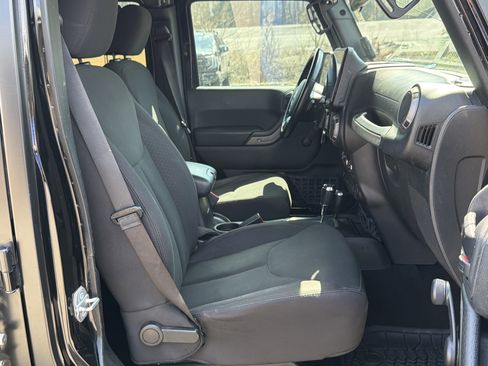 Used 2017 Jeep Wrangler Unlimited Sport w/ Connectivity Group image 25