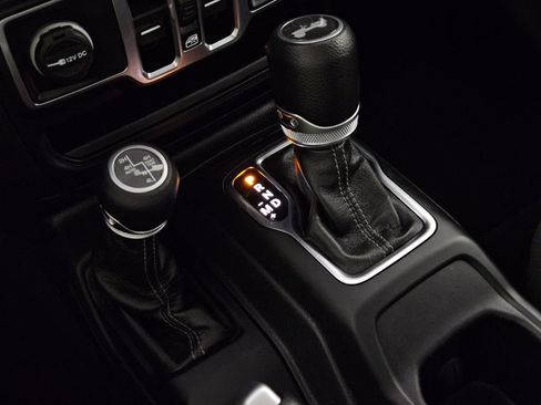 Used 2024 Jeep Wrangler Unlimited w/ Convenience Group image 14