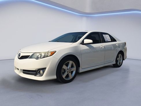 Used 2013 Toyota Camry SE FWD image 1