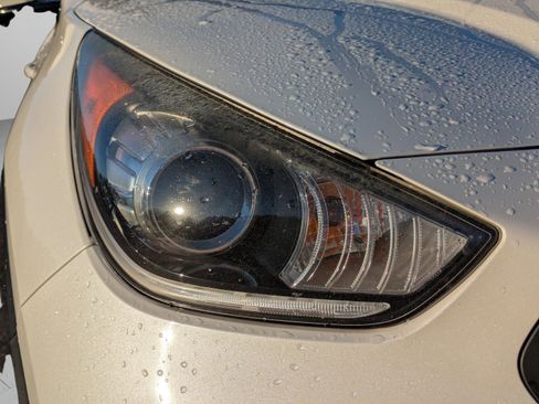 Used 2017 Kia Niro EX image 10