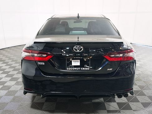 Used 2021 Toyota Camry SE FWD image 4