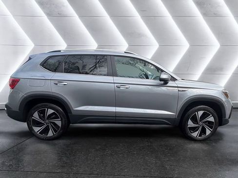 Used 2024 Volkswagen Taos SE AWD/4WD image 5