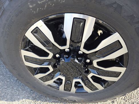 New 2026 GMC Sierra 2500 Denali Ultimate w/ LPO, Black Badging Package image 18