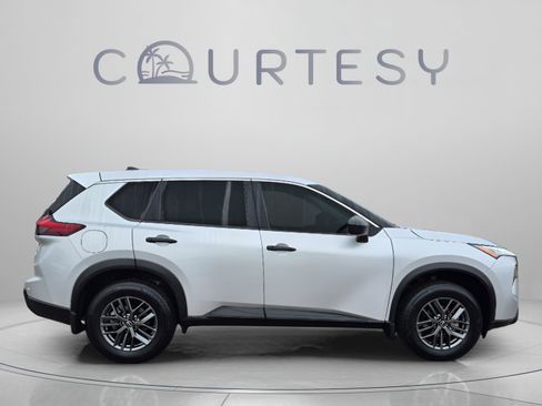 Certified 2025 Nissan Rogue S FWD image 8