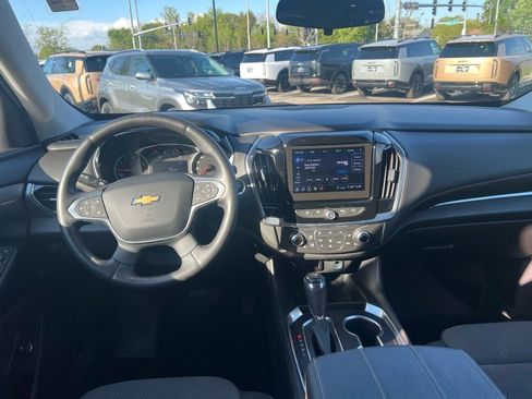 Used 2020 Chevrolet Traverse LT w/ Driver Confidence II Package AWD/4WD image 5