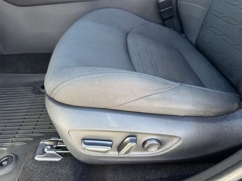 Used 2022 Toyota RAV4 SE w/ Convenience Package image 18