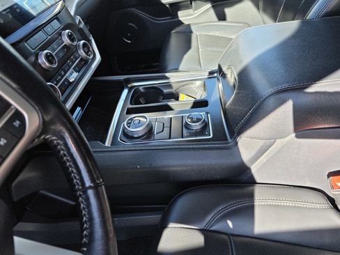 Used 2023 Ford Expedition Max XLT image 11