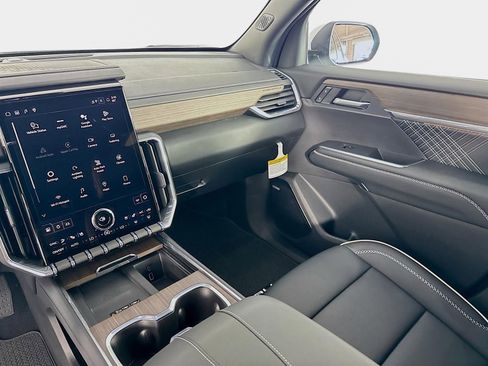 New 2026 GMC Acadia Denali w/ Super Cruise Package FWD image 25