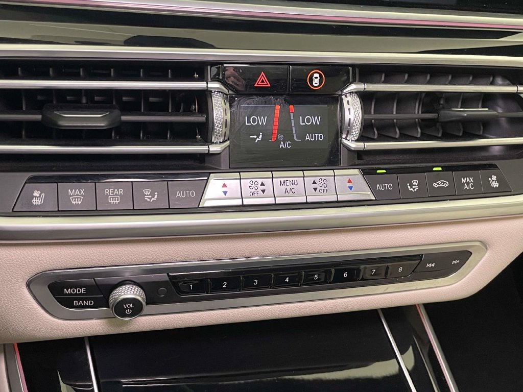 Used 2021 BMW X5 M50i AWD/4WD image 28