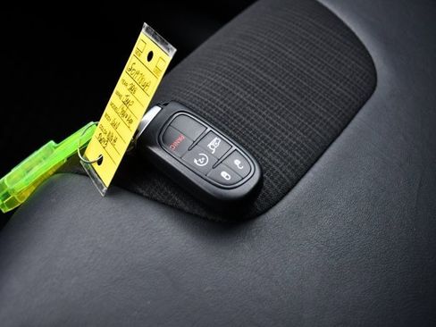 Used 2018 Jeep Cherokee Latitude Plus w/ Comfort/Convenience Group image 15