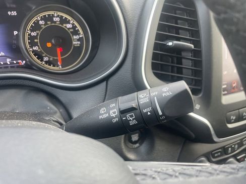 Used 2023 Jeep Cherokee Altitude Lux image 23