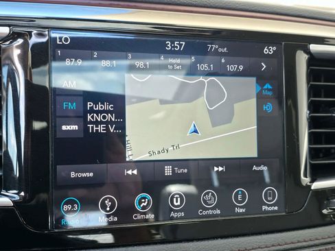 Used 2018 Chrysler Pacifica Limited w/ Tire & Wheel Group FWD image 26