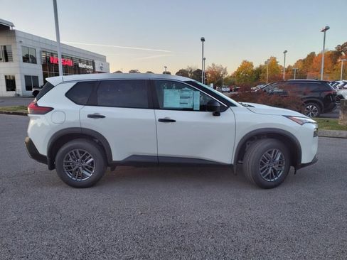 Certified 2023 Nissan Rogue S FWD image 2