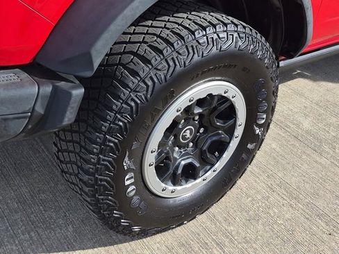 Used 2023 Ford Bronco Badlands image 8