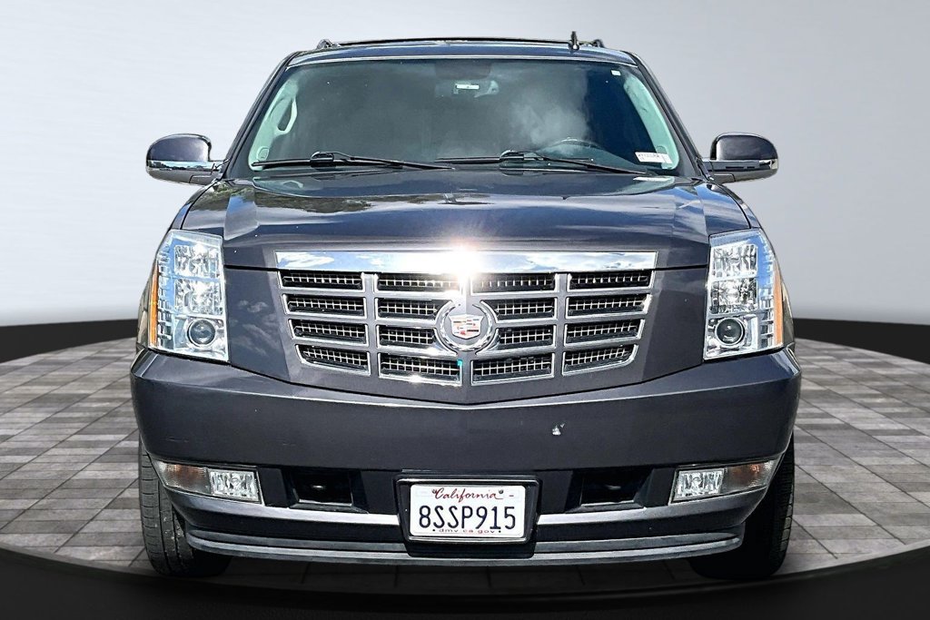 Used 2011 Cadillac Escalade ESV Premium RWD image 28