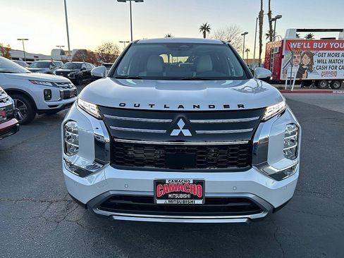 New 2026 Mitsubishi Outlander SE image 2