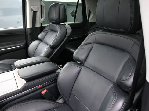 Used 2025 Lincoln Navigator Reserve AWD/4WD image 13