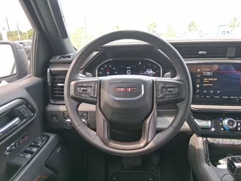 Used 2025 GMC Sierra 1500 AT4 w/ AT4 Premium Package AWD/4WD image 9