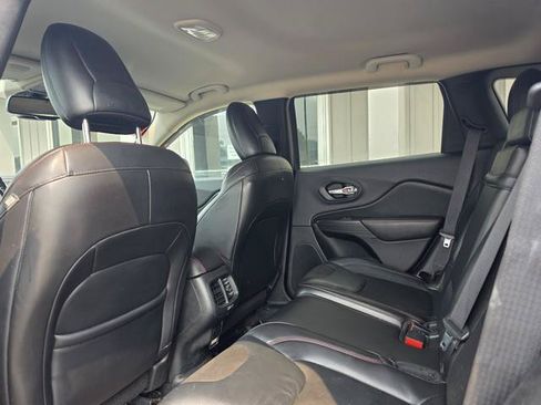 Used 2016 Jeep Cherokee Trailhawk w/ Comfort & Convenience Group AWD/4WD image 21
