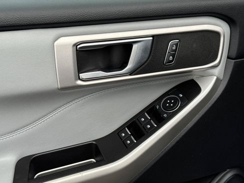 Certified 2022 Ford Explorer XLT w/ Equipment Group 202A image 30