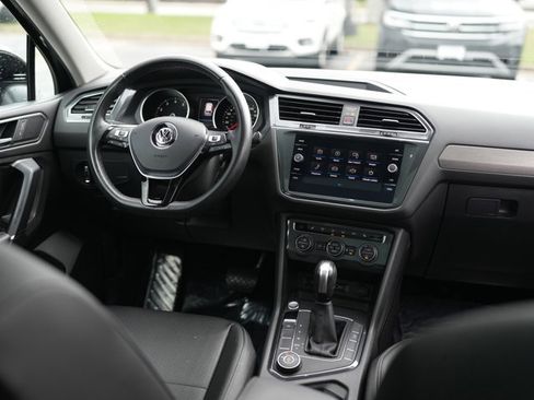 Used 2020 Volkswagen Tiguan SE w/ Panoramic Sunroof Package AWD/4WD image 25