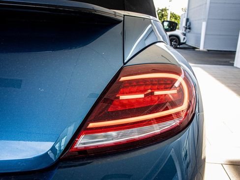 Used 2019 Volkswagen Beetle 2.0T SE image 16
