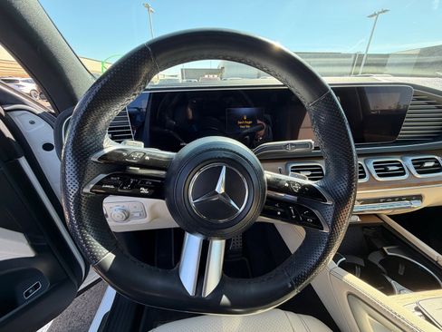 Used 2024 Mercedes-Benz GLS 450 4MATIC image 11