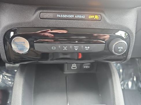 New 2025 Ford Escape SE image 18