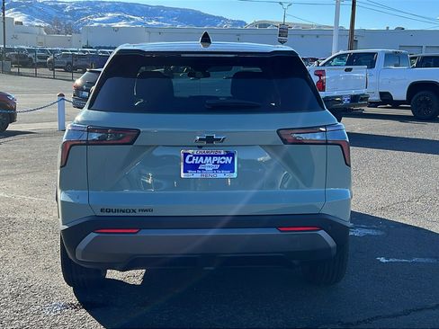New 2026 Chevrolet Equinox LT w/ Convenience Package II AWD/4WD image 6