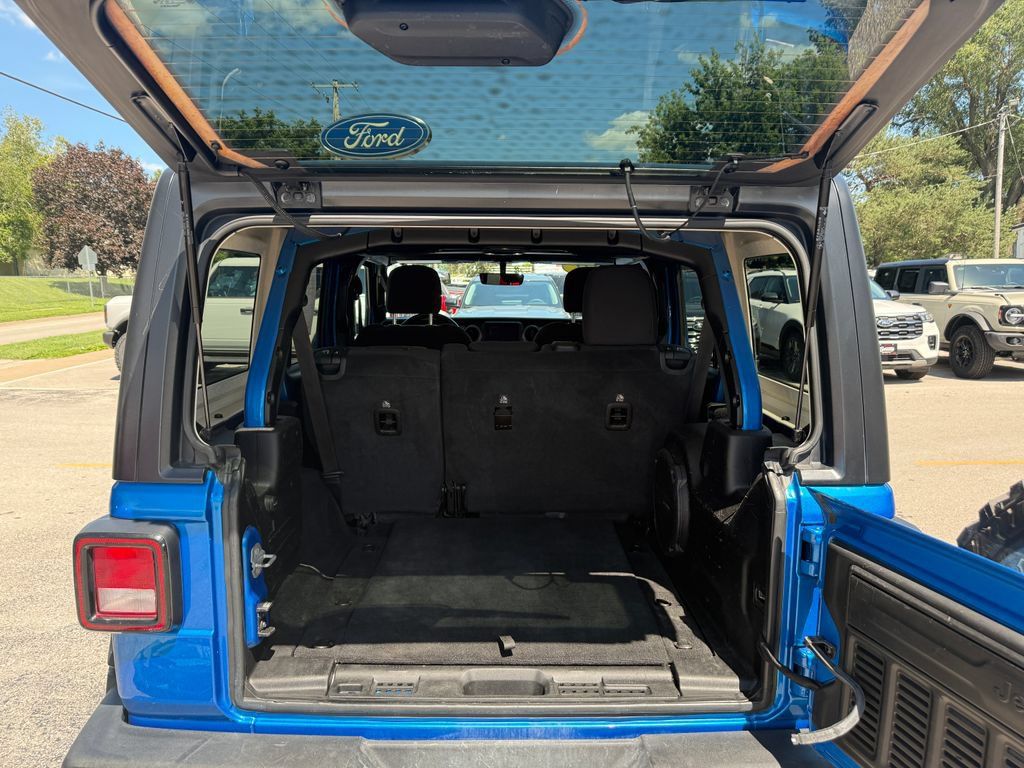 Used 2021 Jeep Wrangler Unlimited Sport AWD/4WD image 9