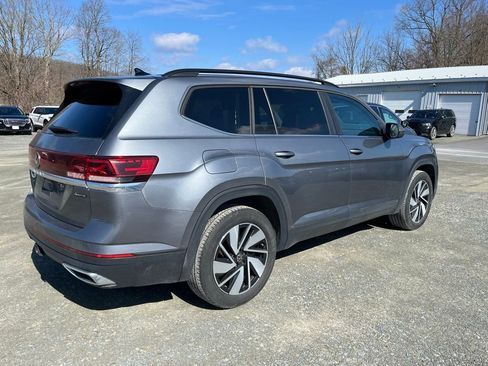 Used 2025 Volkswagen Atlas SE image 3