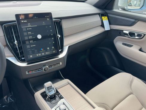 New 2026 Volvo XC90 B6 Plus w/ Protection Package Premier image 26