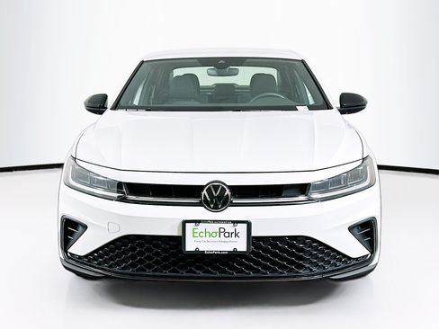 Used 2025 Volkswagen Jetta Sport FWD image 2