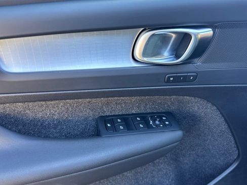 Certified 2025 Volvo XC40 B5 Core AWD/4WD image 13