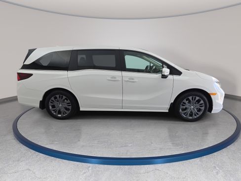 New 2026 Honda Odyssey Touring image 4