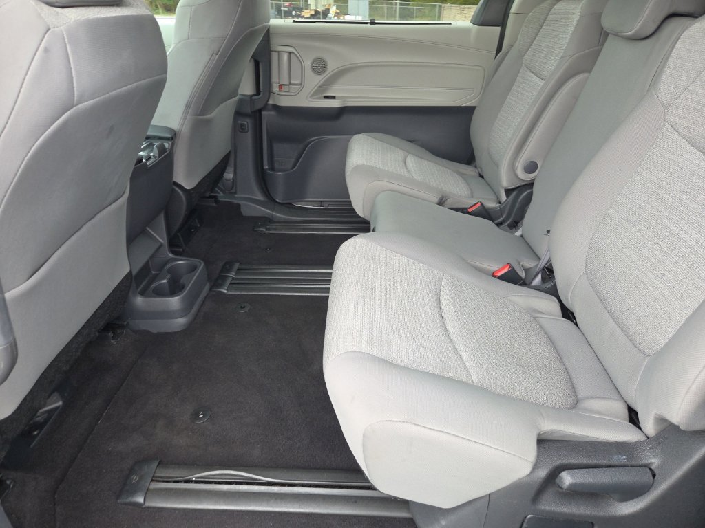 Certified 2024 Toyota Sienna LE AWD/4WD image 14