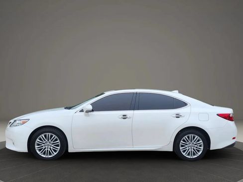Used 2015 Lexus ES 350 w/ Luxury Package FWD image 3