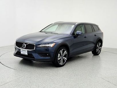 New 2026 Volvo V60 B5 Cross Country Plus w/ Climate Package