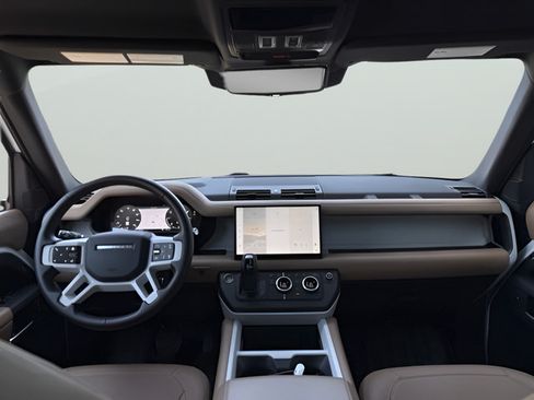 Certified 2025 Land Rover Defender 110 X-Dynamic SE AWD/4WD image 9